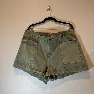 Women’s Mid-Rise Cargo Shorts – Green – Size XL